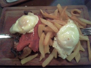 Chorizo con papas fritas